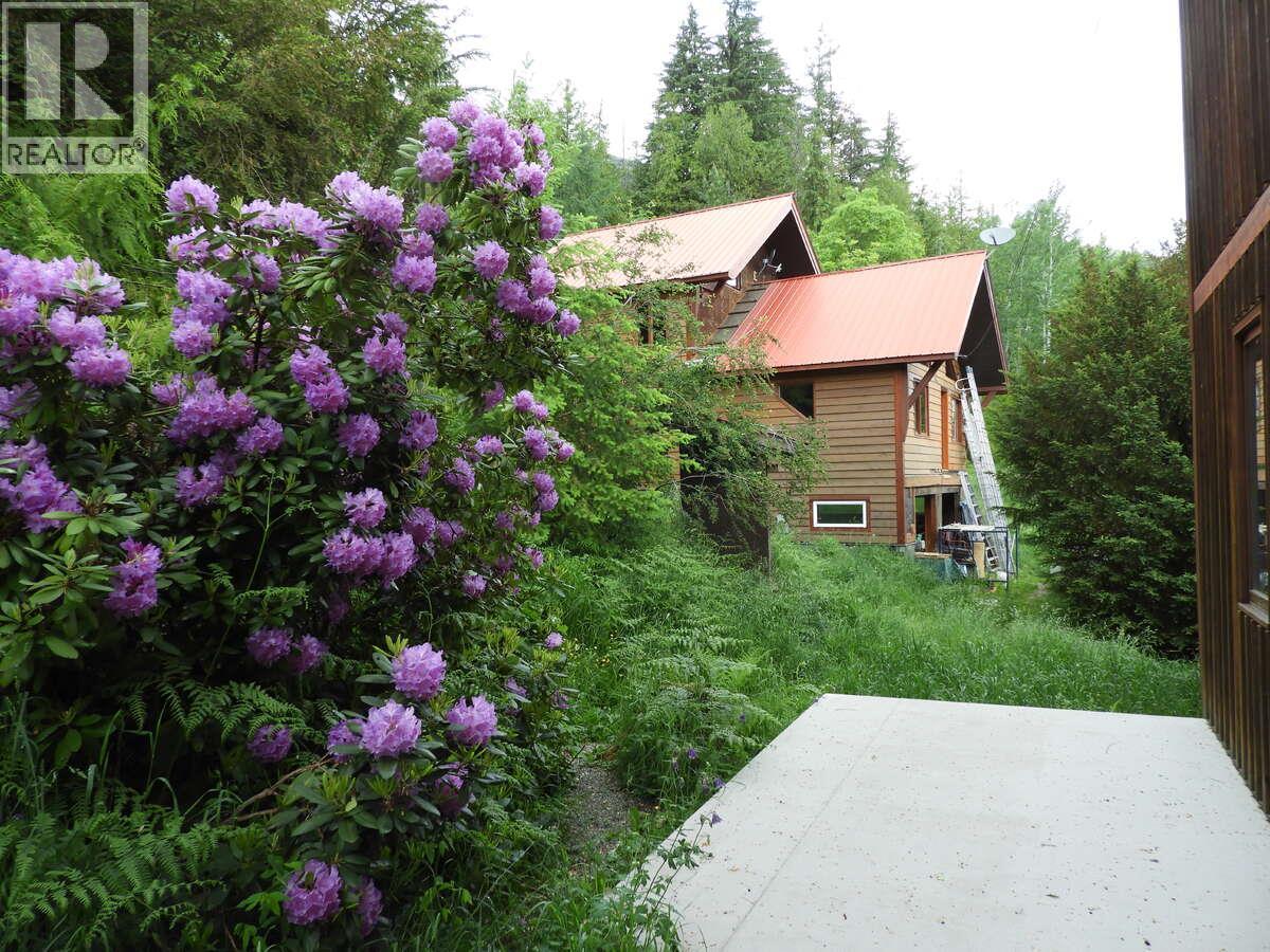 6119 Slocan River Road Property Photo 22