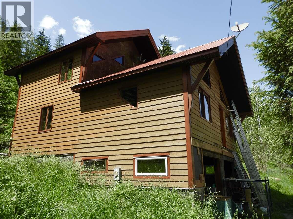 6119 Slocan River Road Property Photo 23