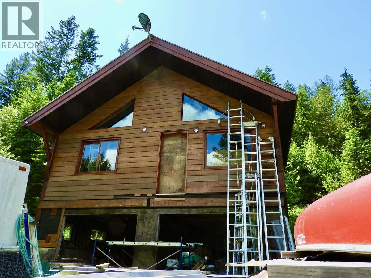 6119 Slocan River Road Property Photo 24