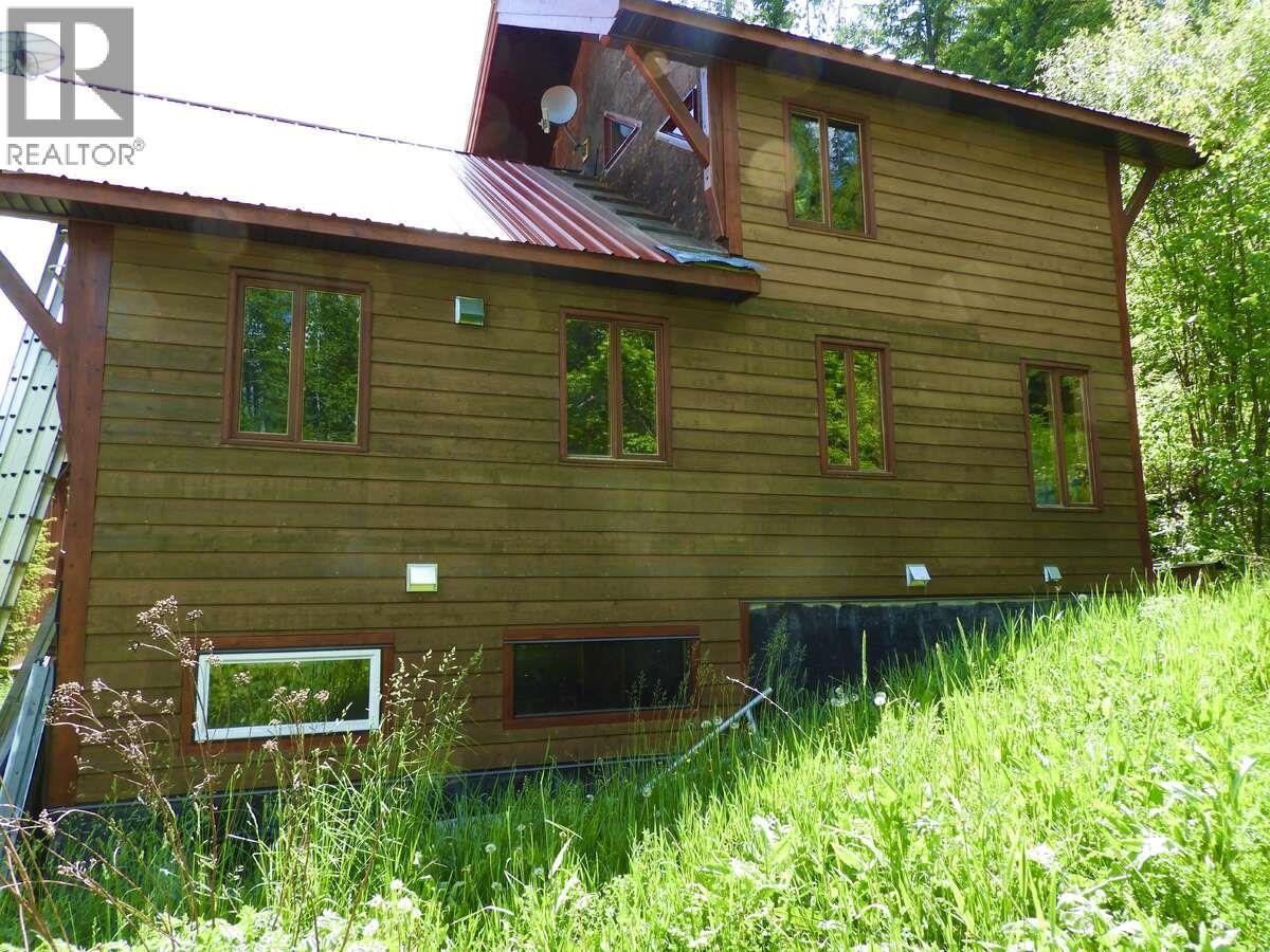 6119 Slocan River Road Property Photo 25
