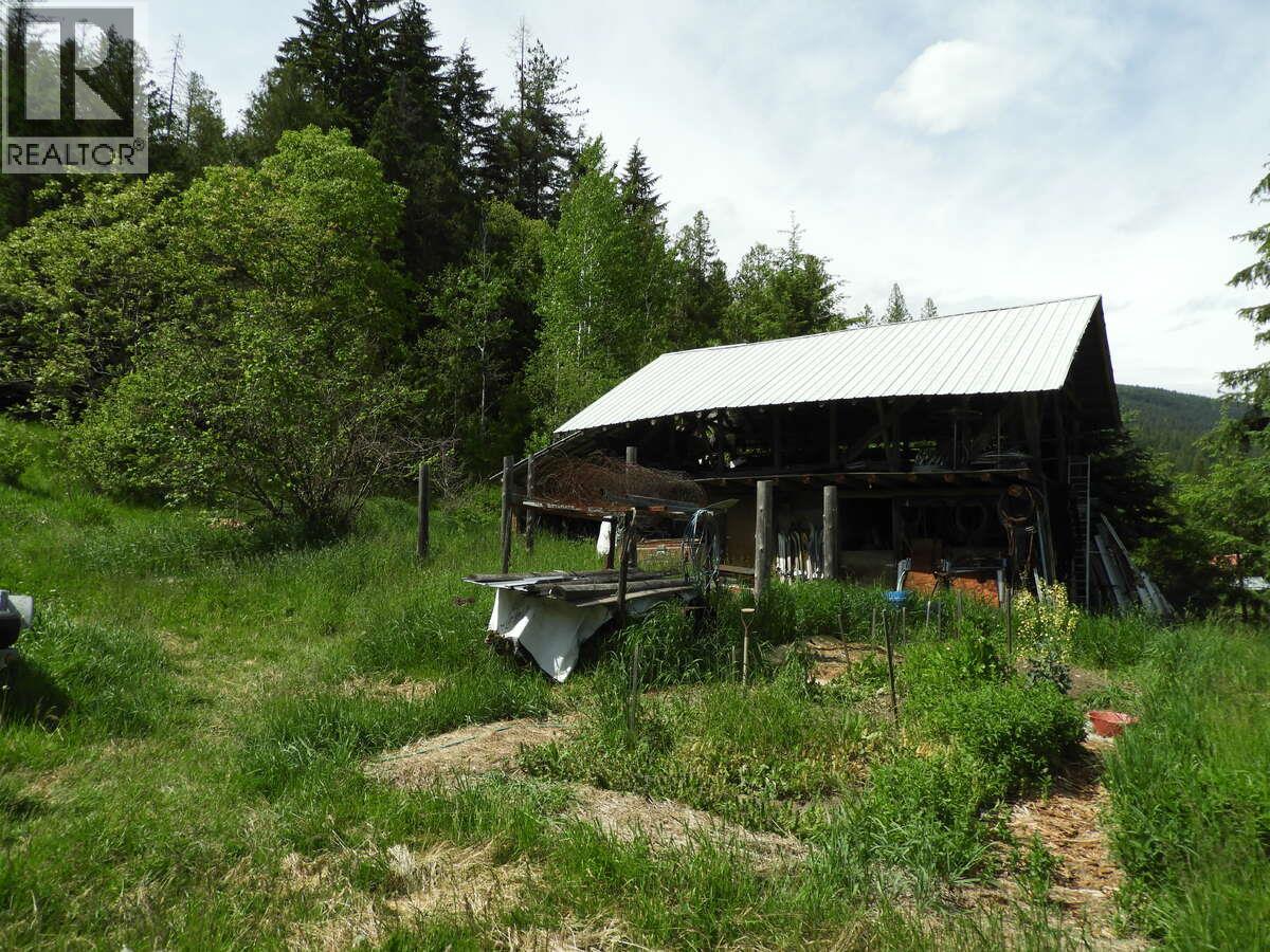 6119 Slocan River Road Property Photo 29