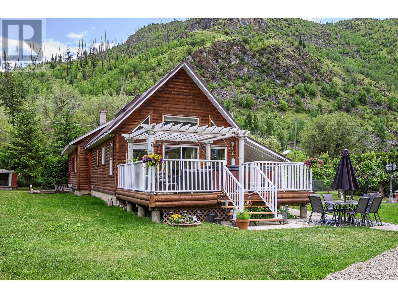 3215 Yellowhead Highway Property Photo 1