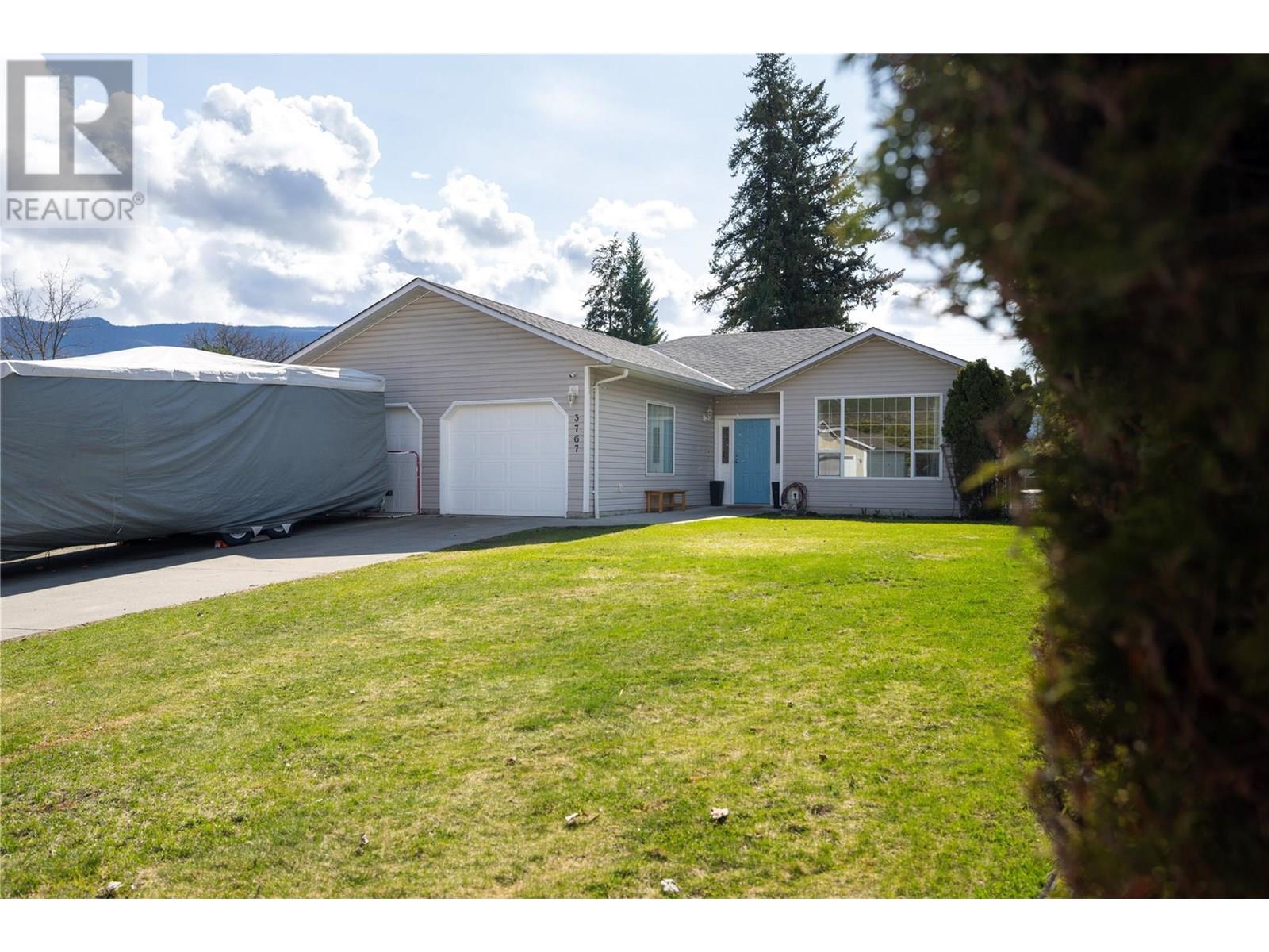 3767 Glover Avenue E Property Photo 1