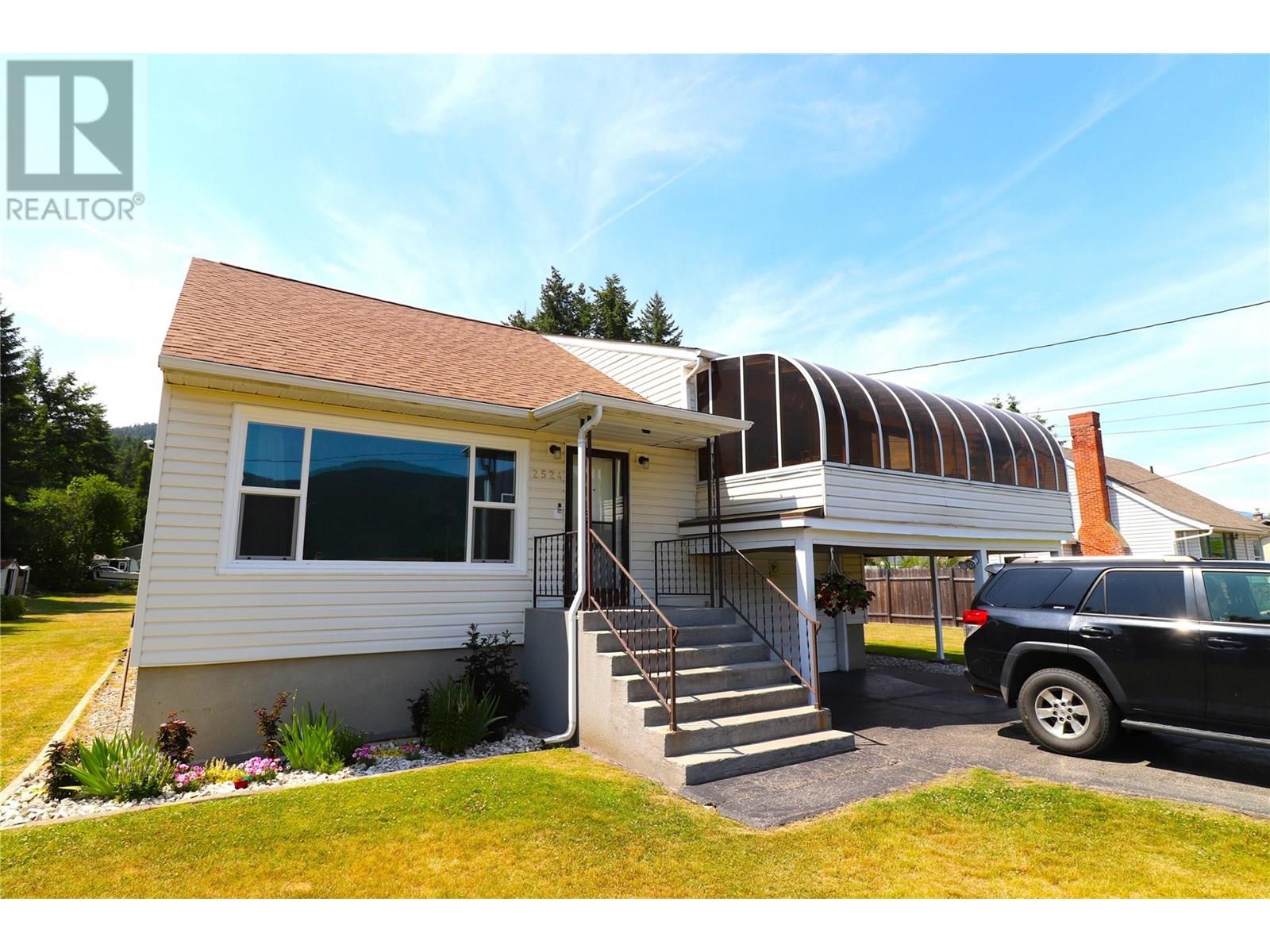 2524 6th Avenue Property Photo 1