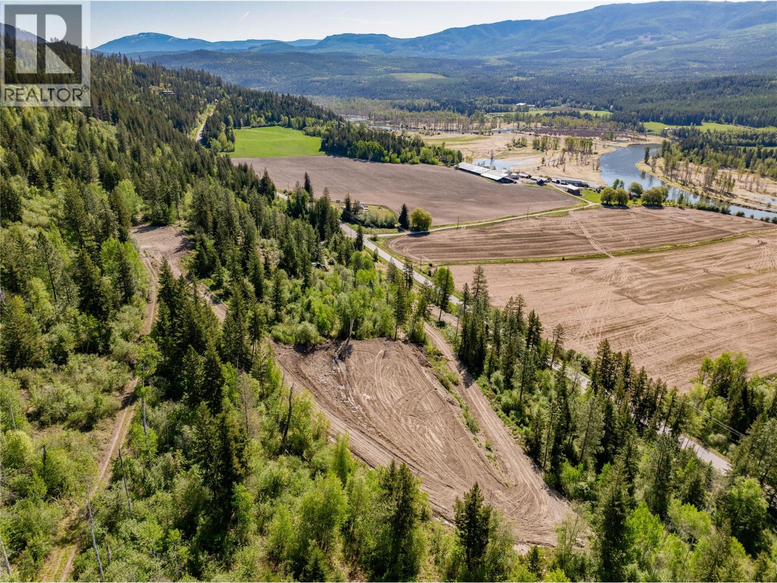 1471 Enderby Mabel Lake Road Property Photo 6
