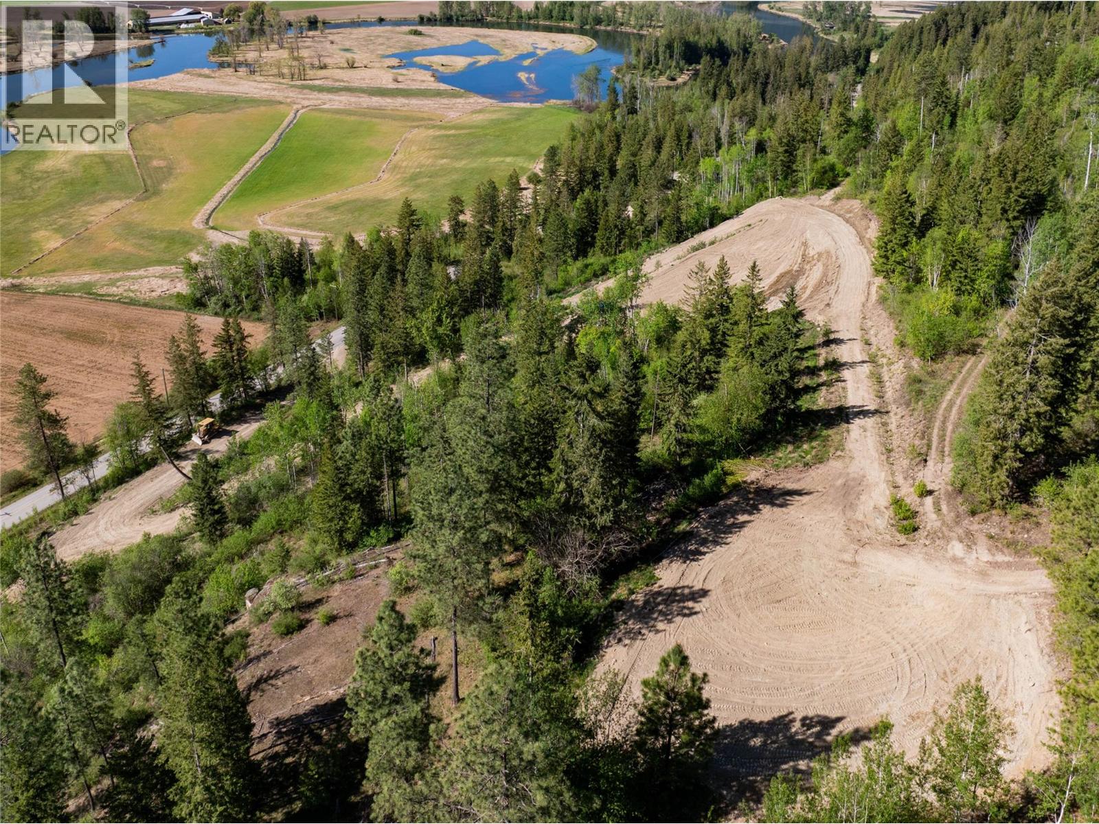 1471 Enderby Mabel Lake Road Property Photo 9