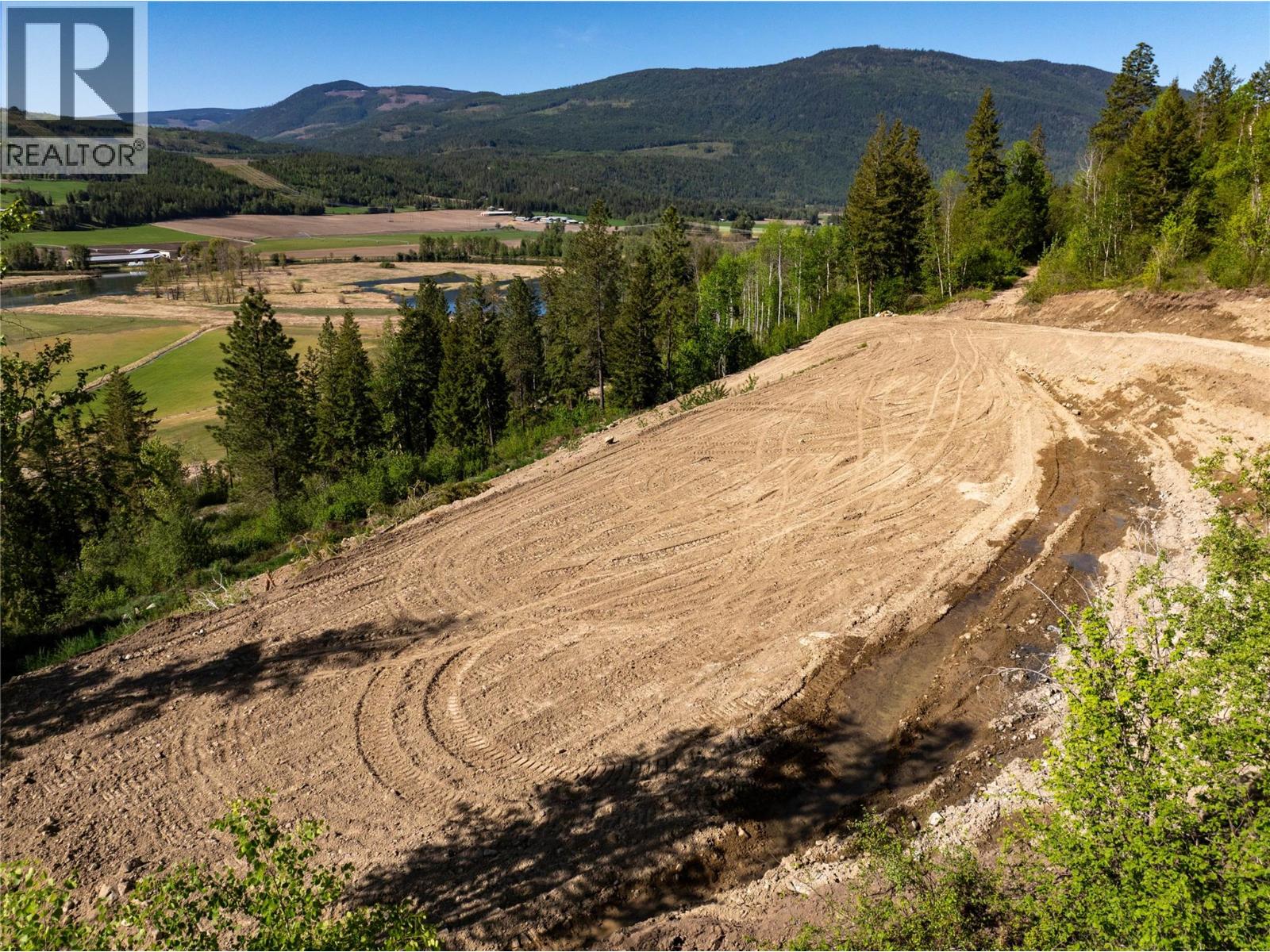 1471 Enderby Mabel Lake Road Property Photo 11