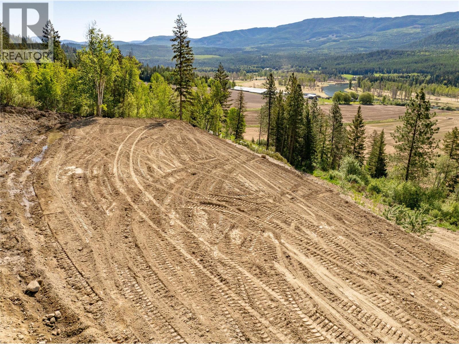 1471 Enderby Mabel Lake Road Property Photo 12