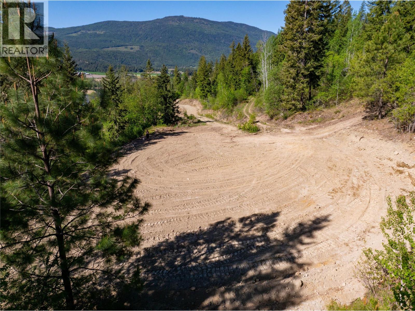 1471 Enderby Mabel Lake Road Property Photo 14