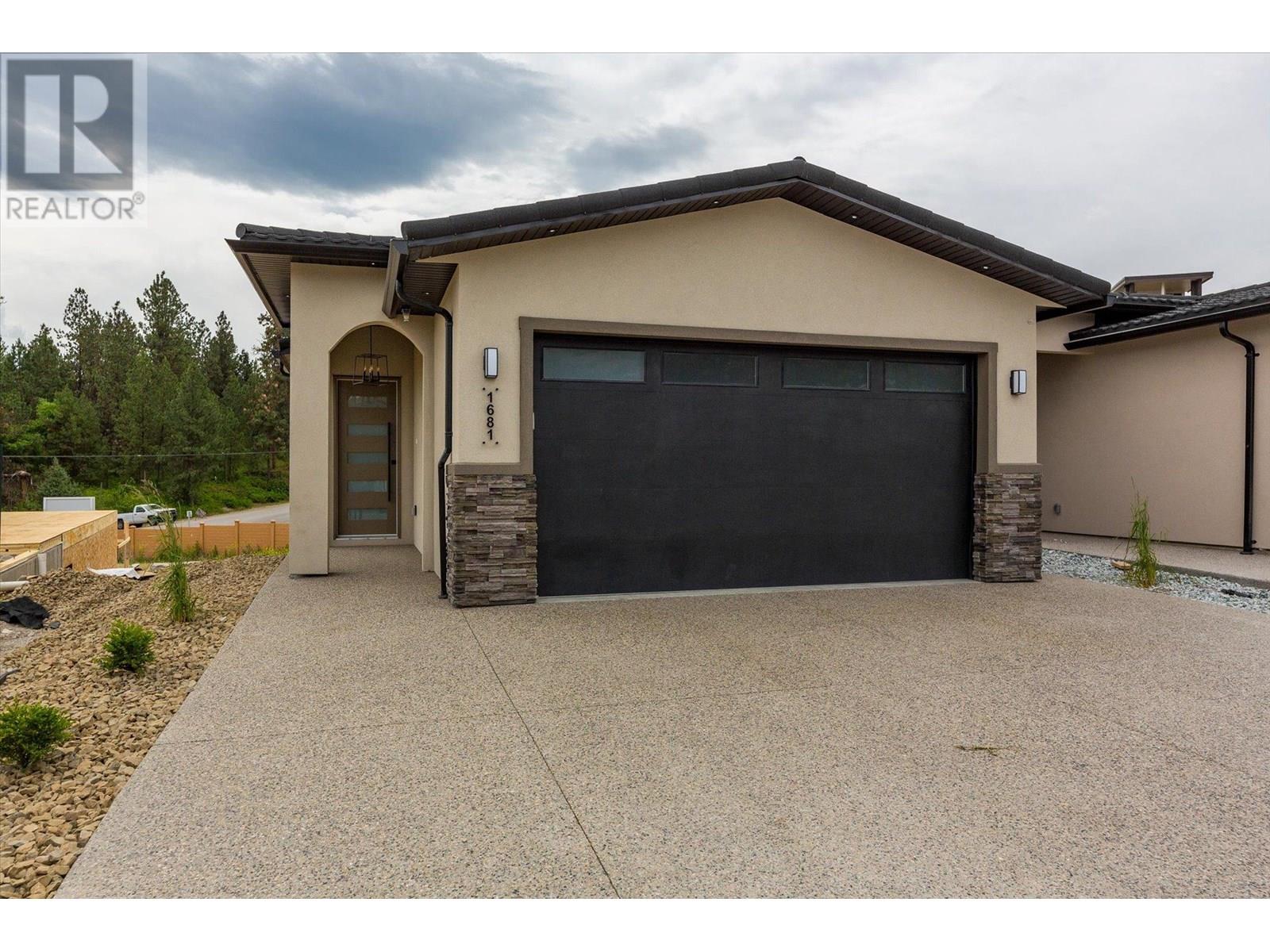 1681 Harbour View Crescent Property Photo 1