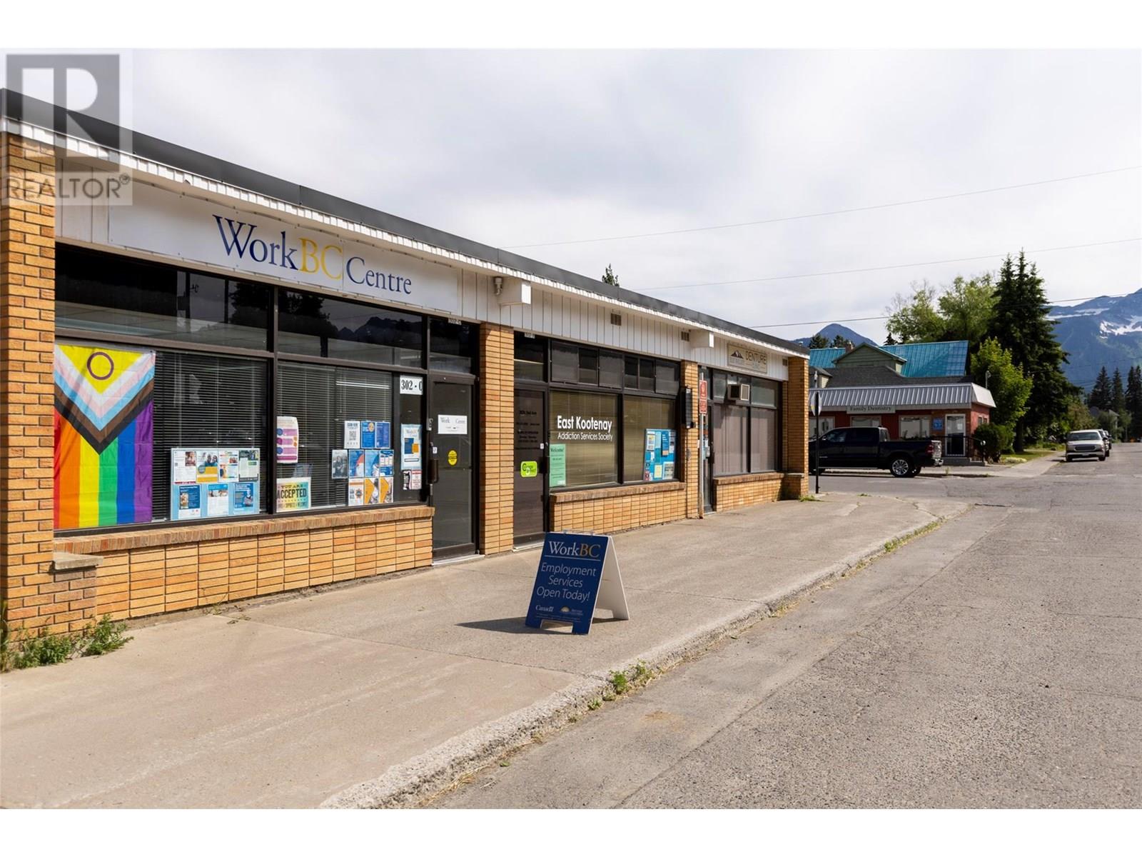 302 2nd Avenue Property Photo 4