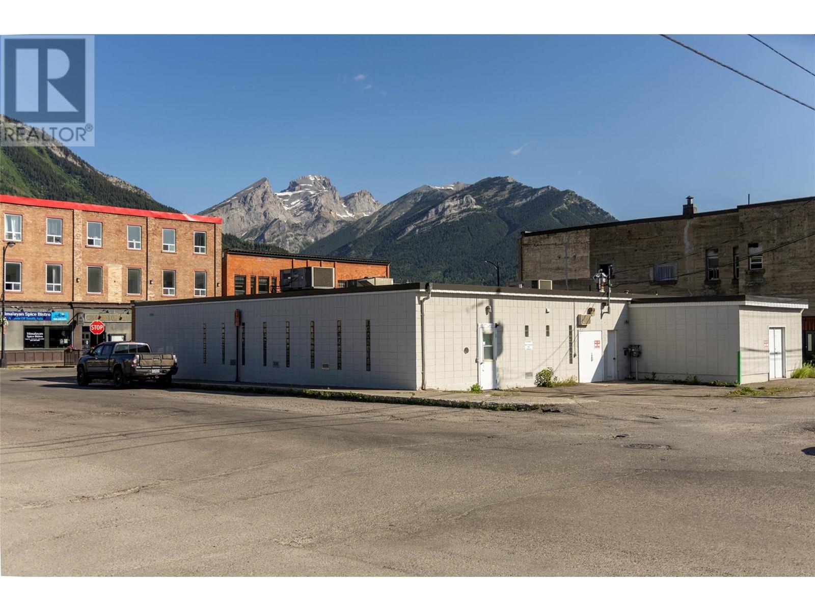 302 2nd Avenue Property Photo 6