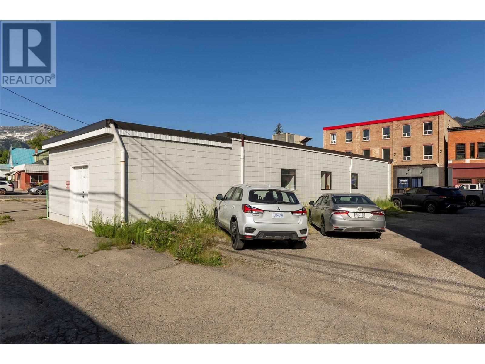 302 2nd Avenue Property Photo 8