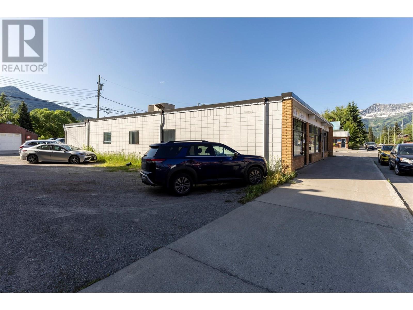 302 2nd Avenue Property Photo 9