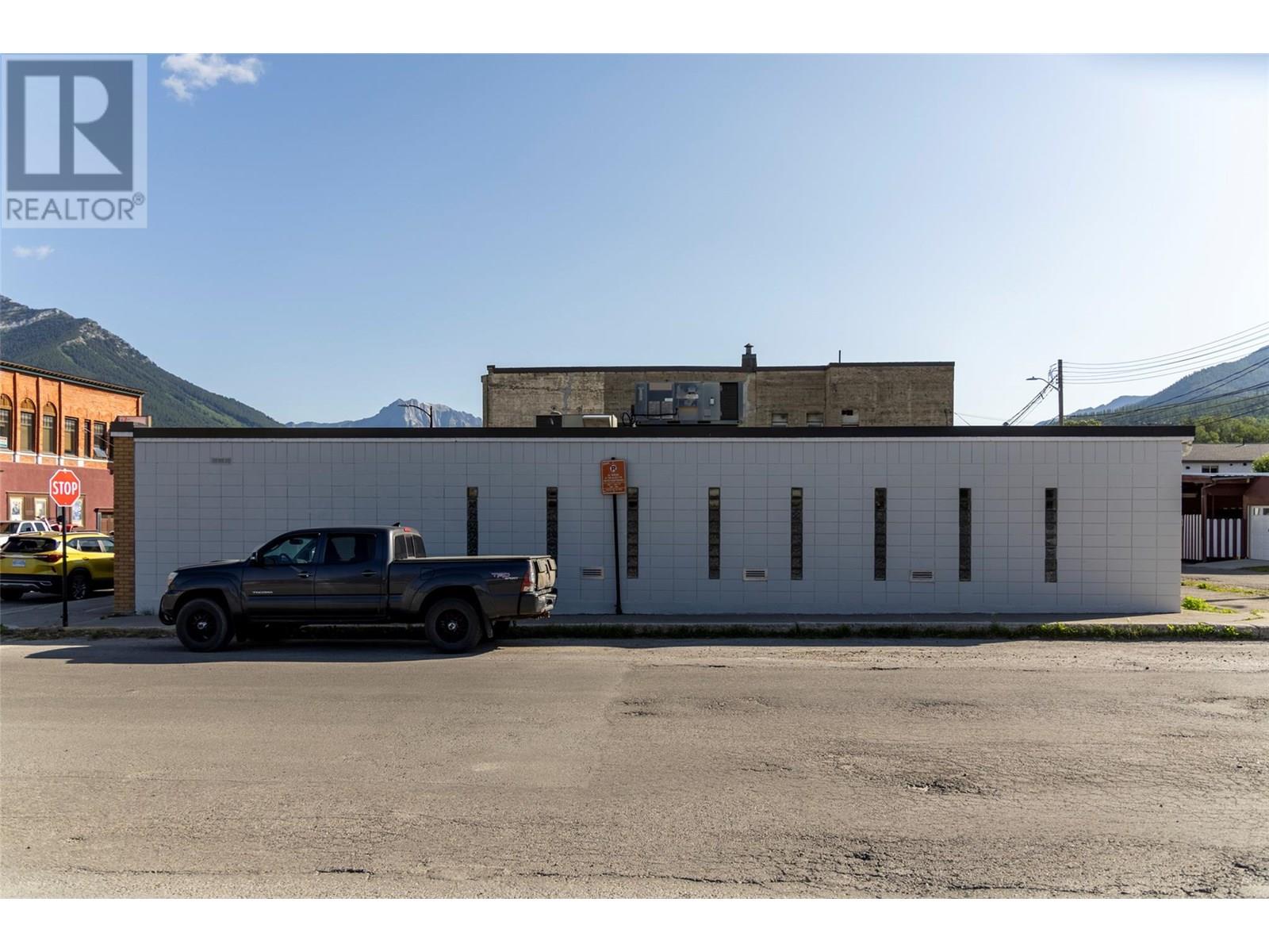 302 2nd Avenue Property Photo 10