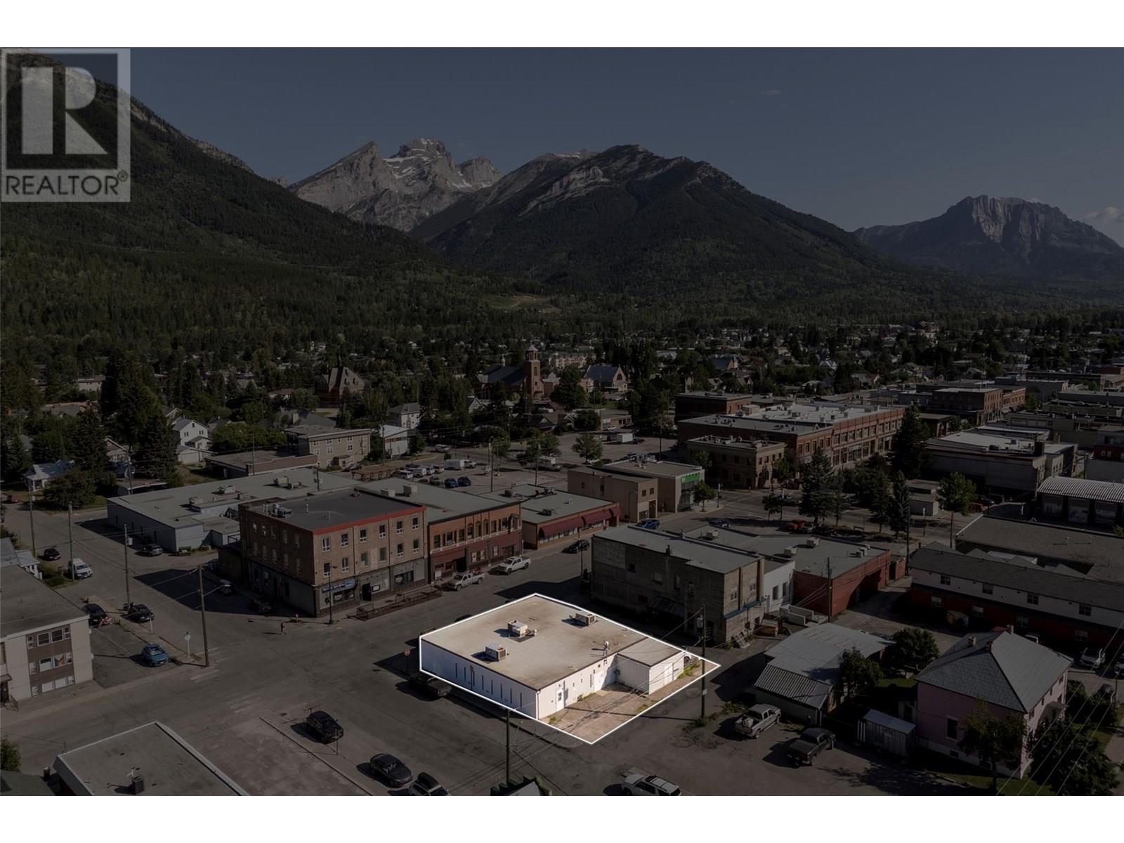 302 2nd Avenue Property Photo 12