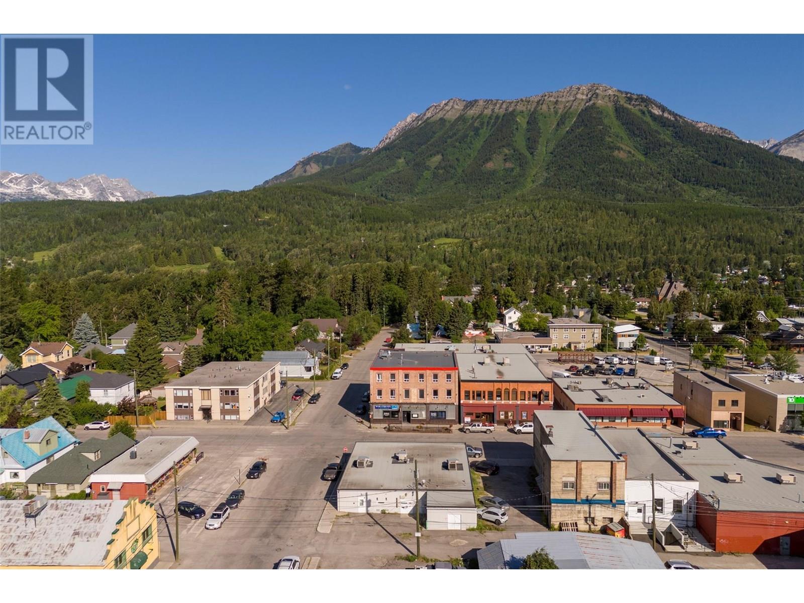 302 2nd Avenue Property Photo 13