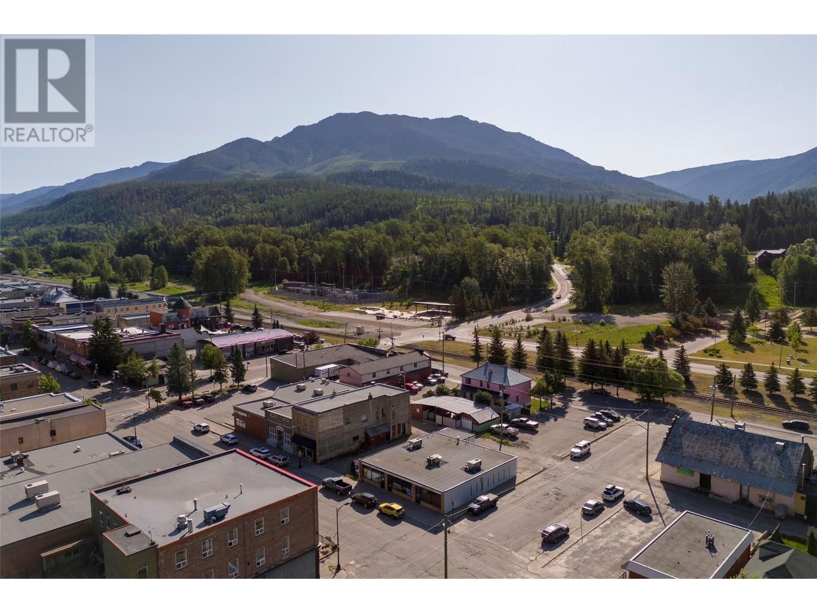 302 2nd Avenue Property Photo 15