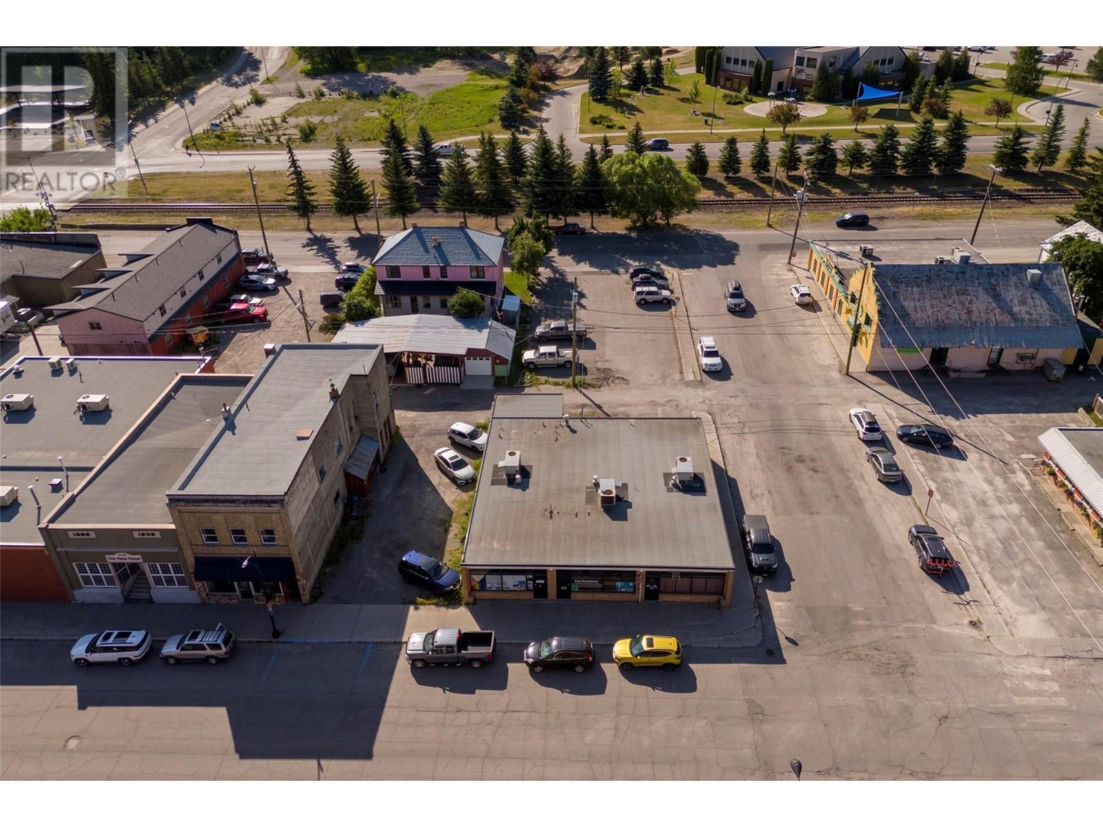 302 2nd Avenue Property Photo 16