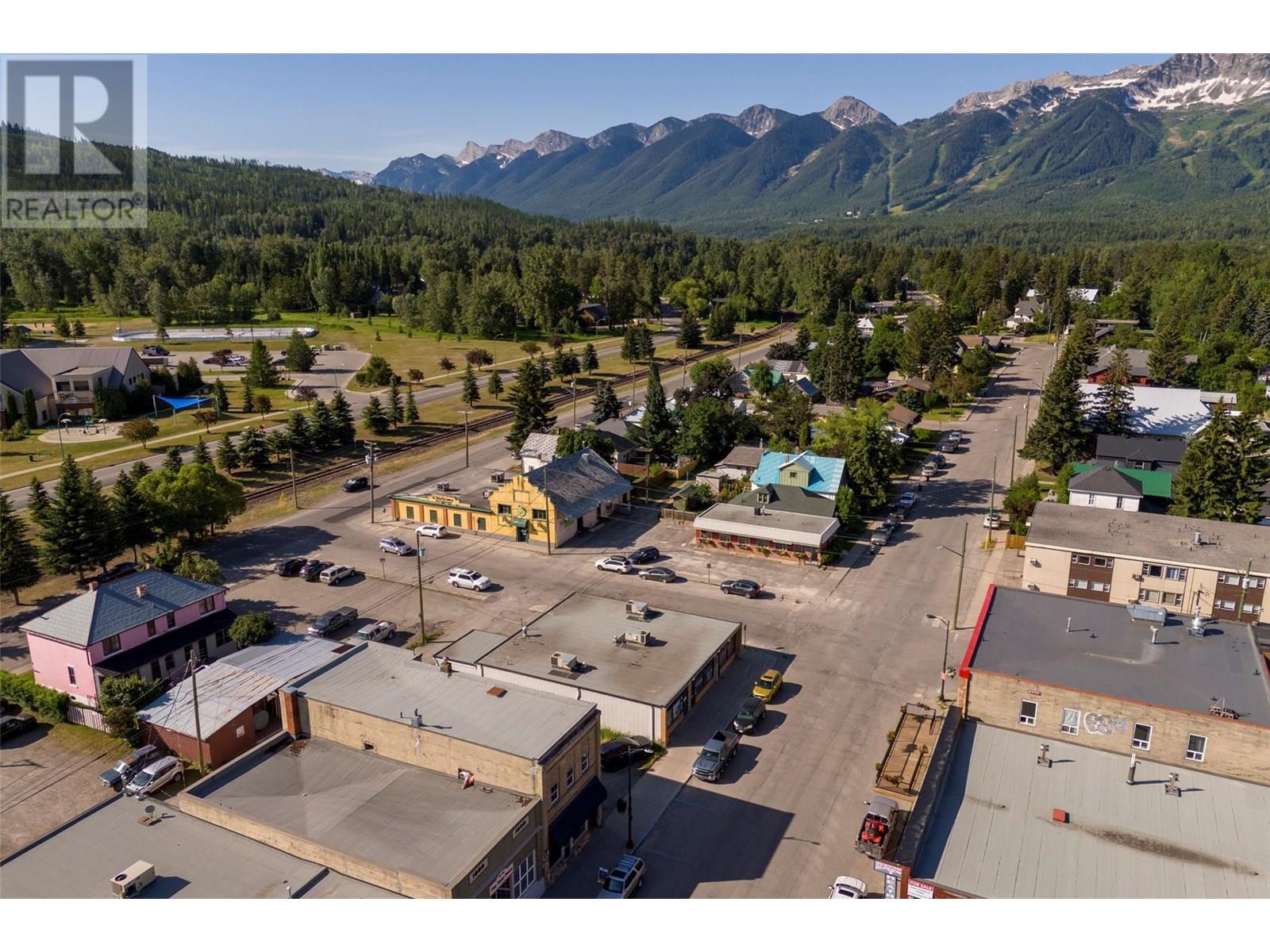 302 2nd Avenue Property Photo 17