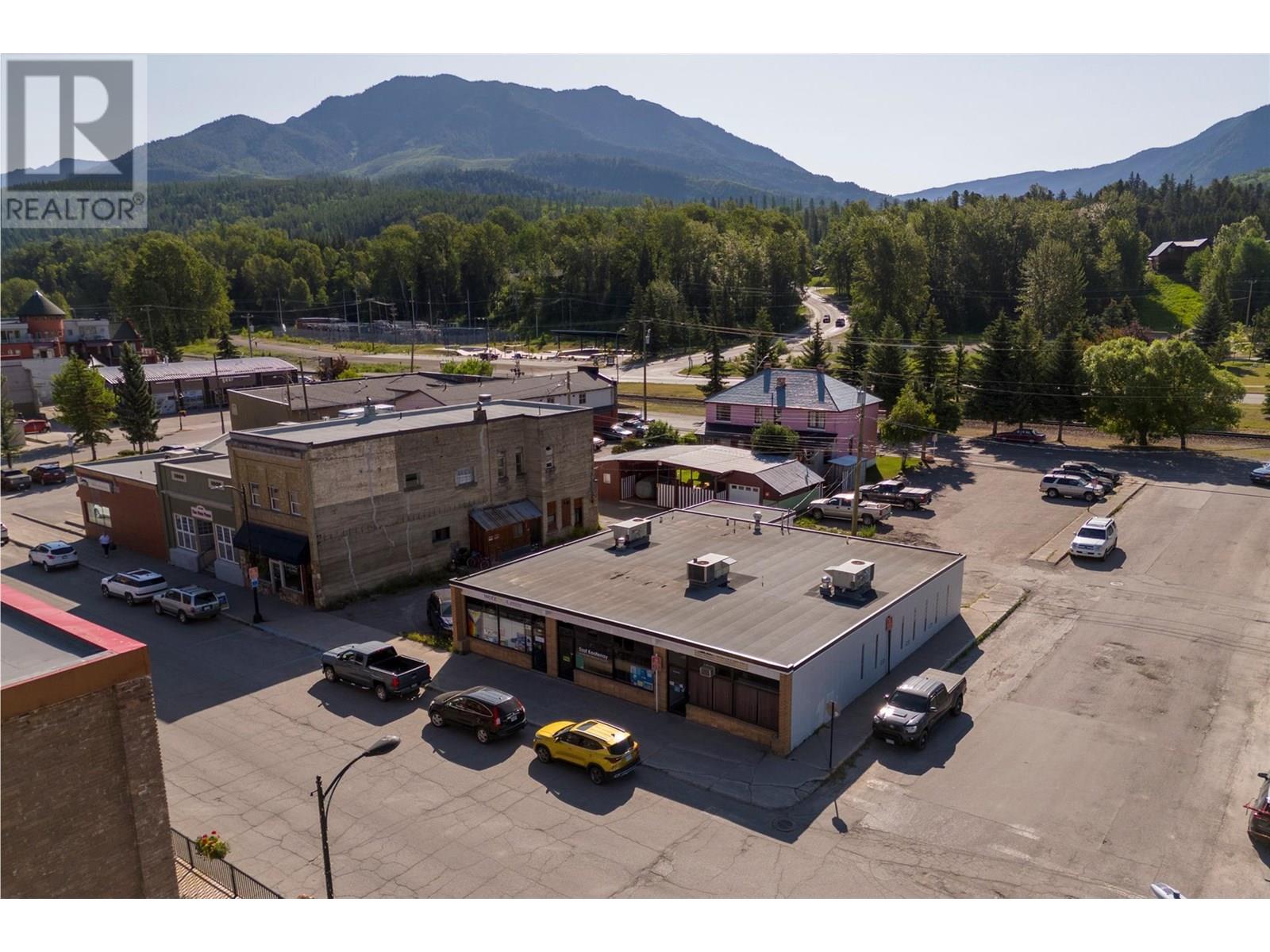 302 2nd Avenue Property Photo 18