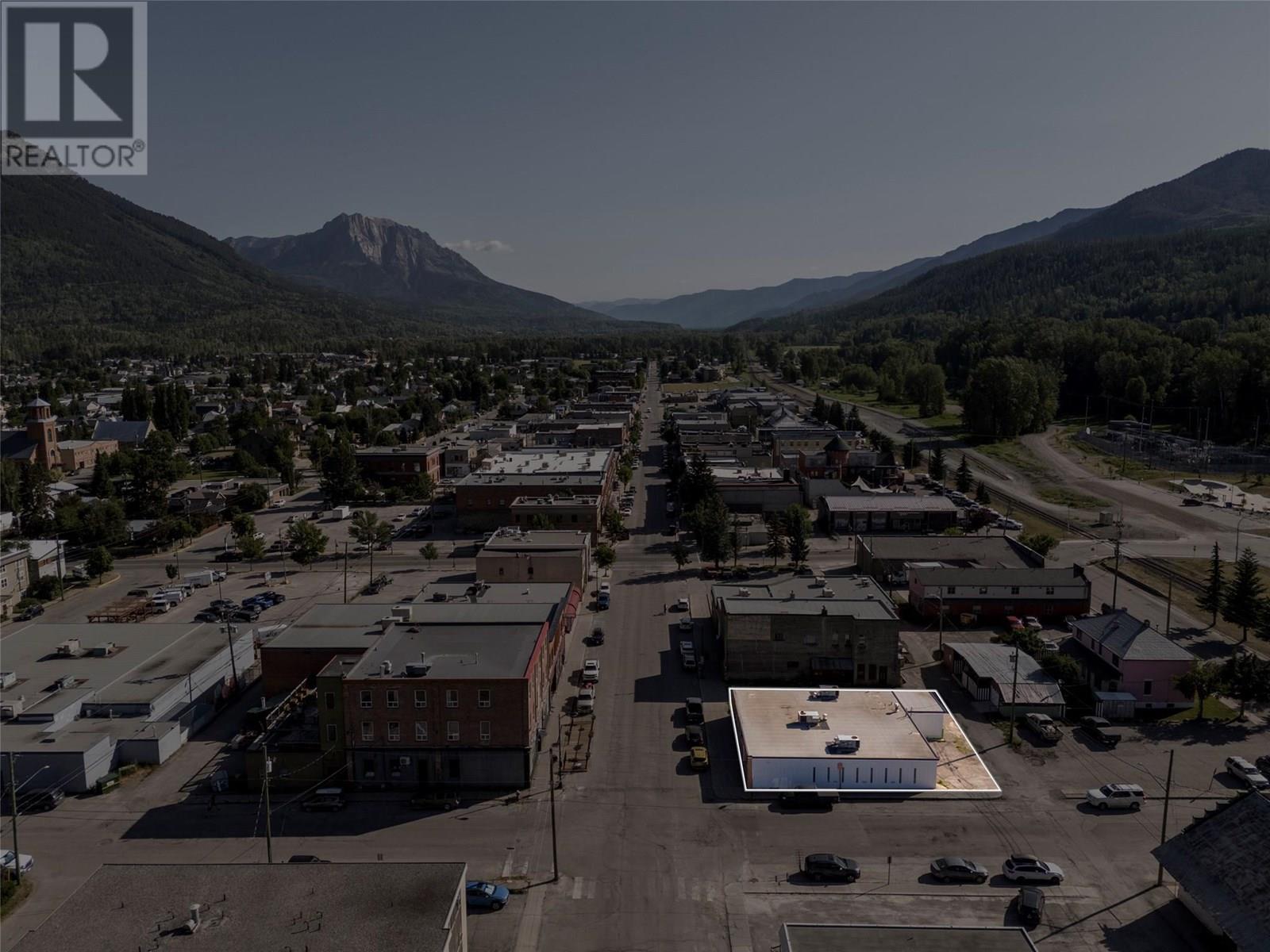 302 2nd Avenue Property Photo 20