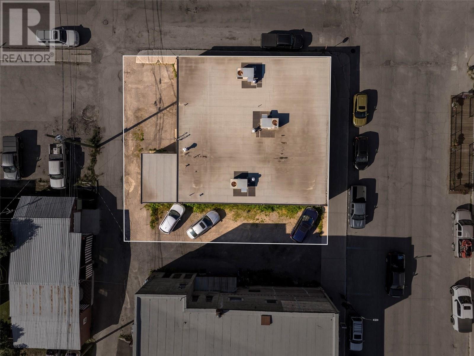 302 2nd Avenue Property Photo 21