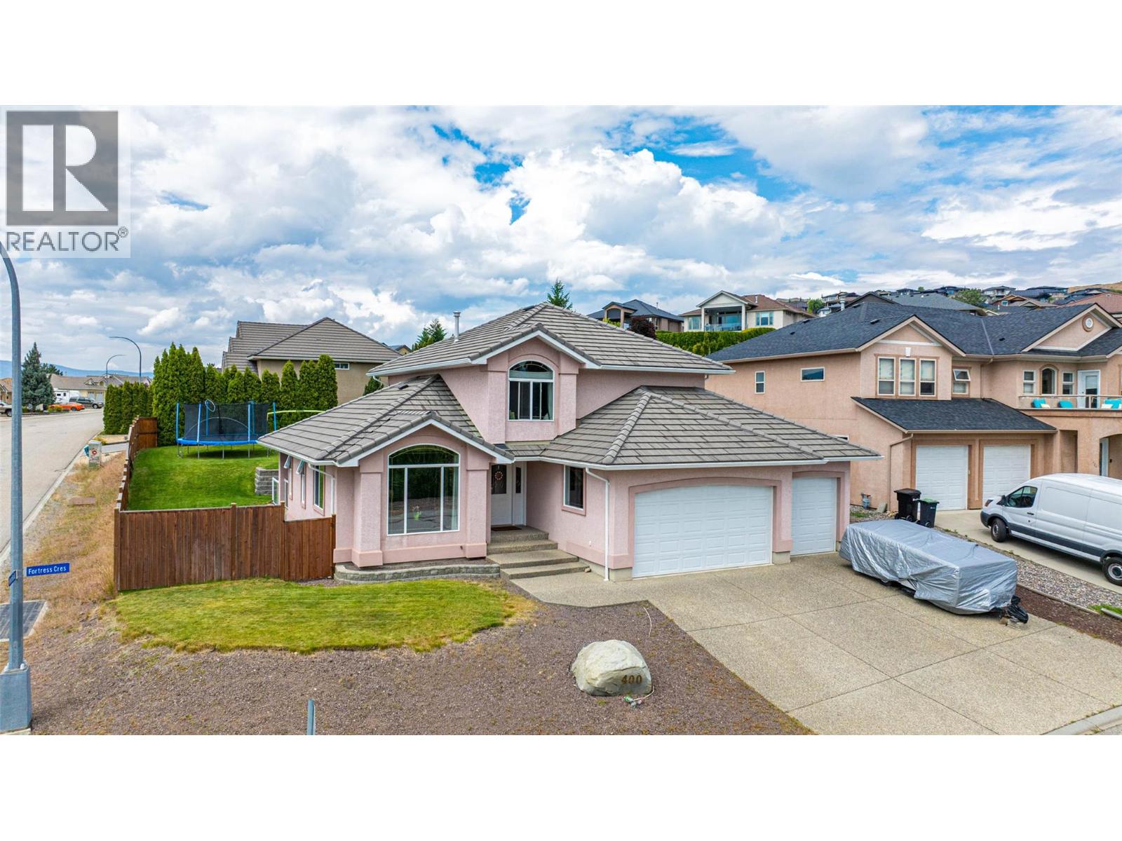 400 Fortress Crescent Property Photo 1