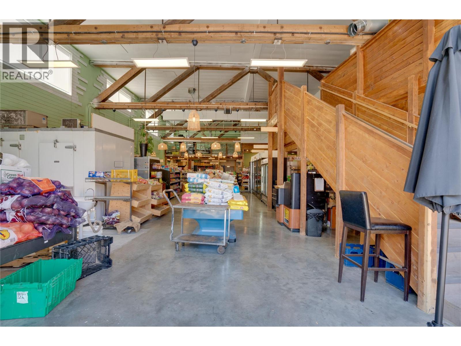 696 Baker Street Property Photo 3