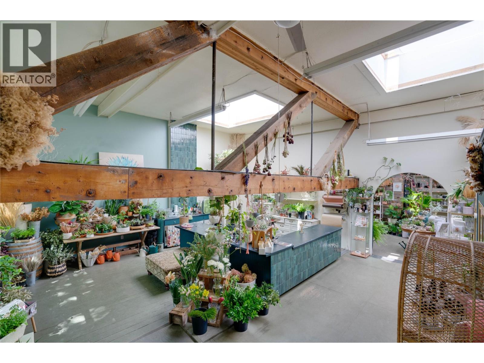 696 Baker Street Property Photo 18
