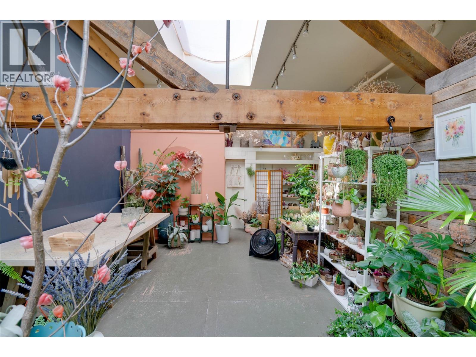 696 Baker Street Property Photo 22