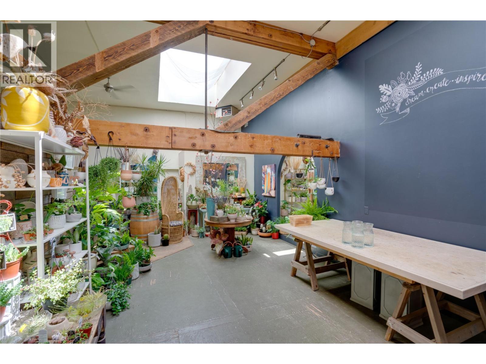 696 Baker Street Property Photo 24