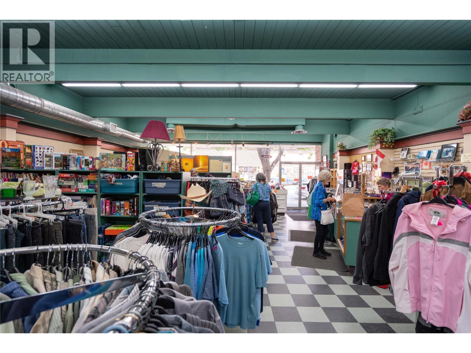 696 Baker Street Property Photo 46