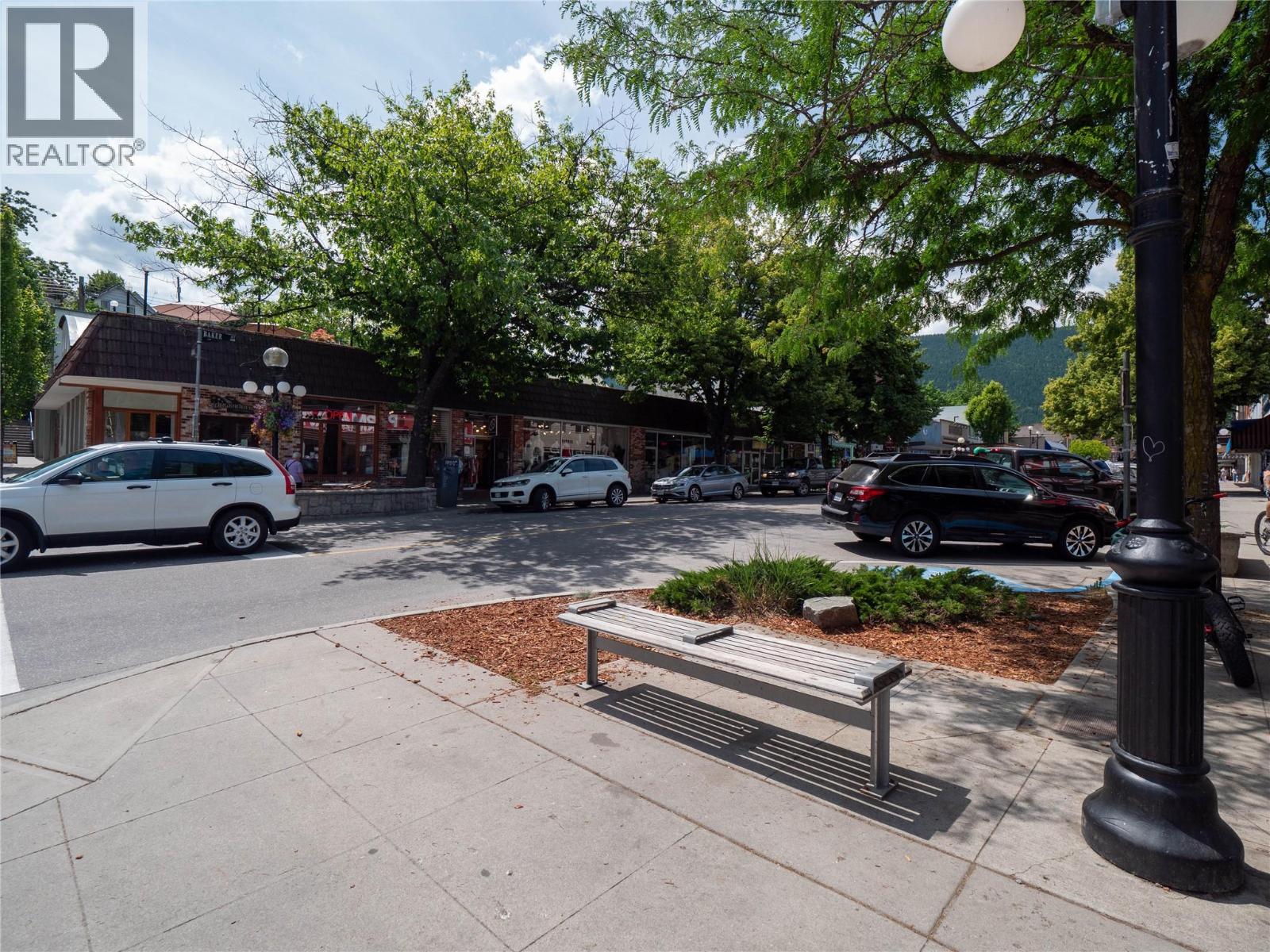 696 Baker Street Property Photo 55