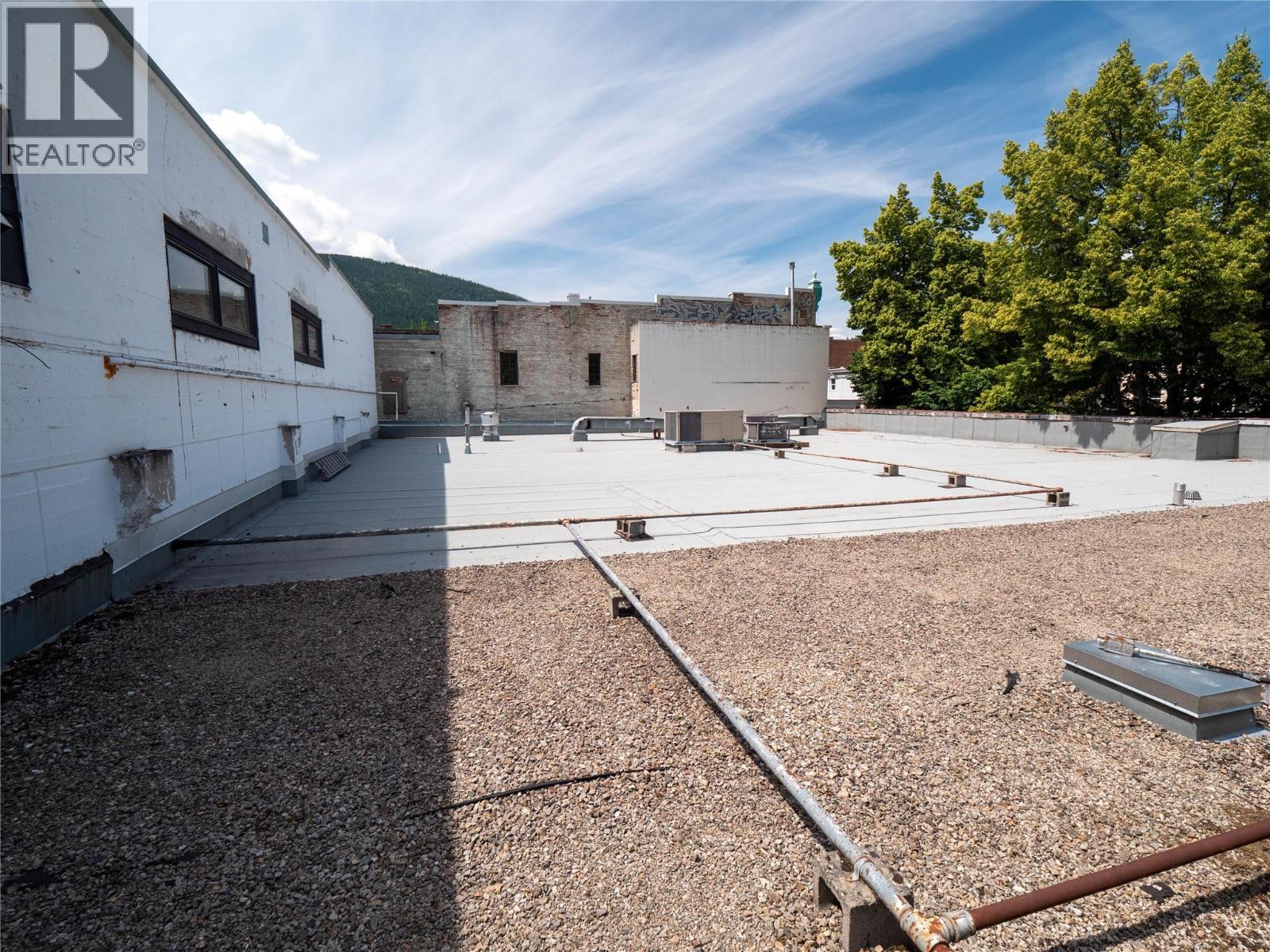 696 Baker Street Property Photo 63