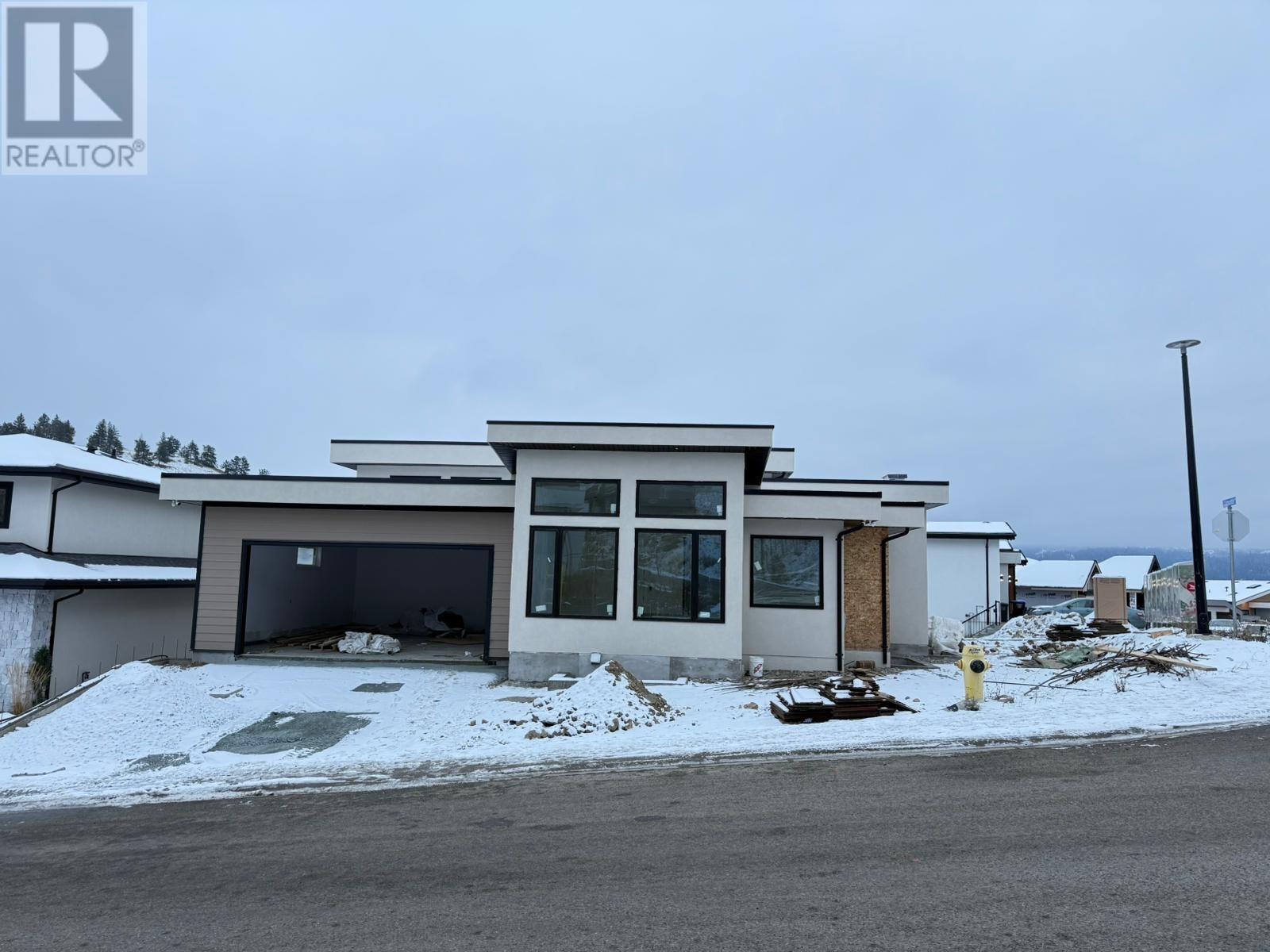 989 Lochness Street Property Photo 1
