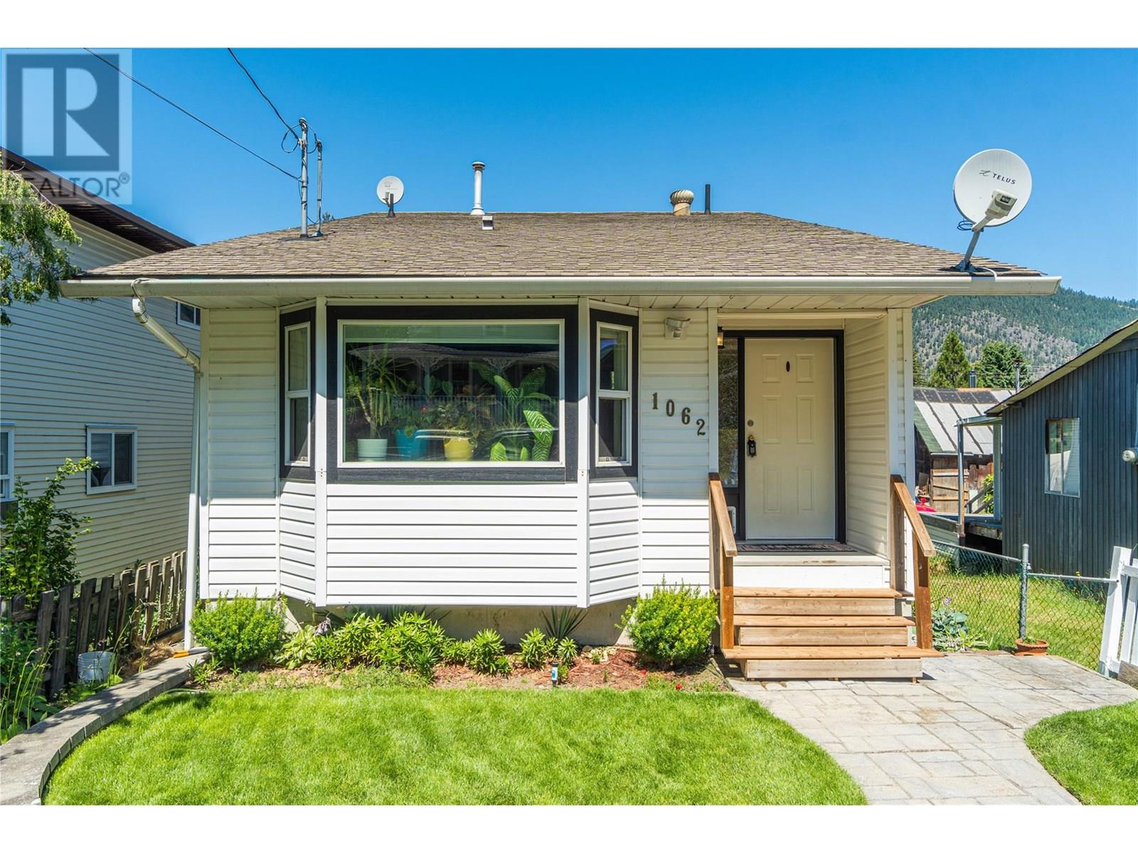 1062 Hillside Avenue Property Photo 1