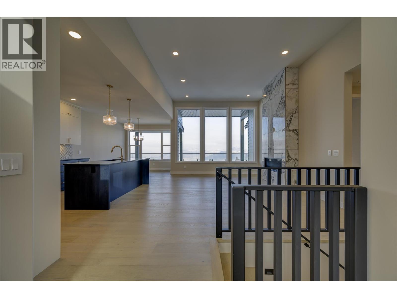 2138 Linfield Drive Property Photo 3