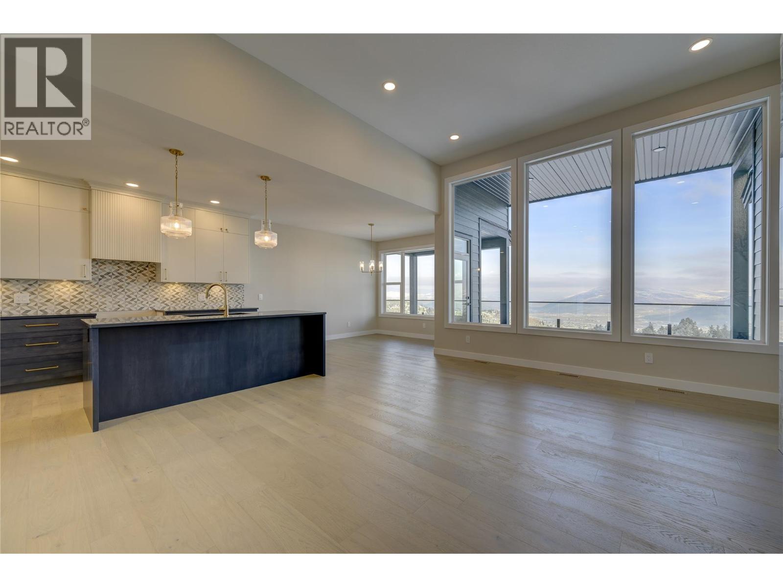 2138 Linfield Drive Property Photo 6