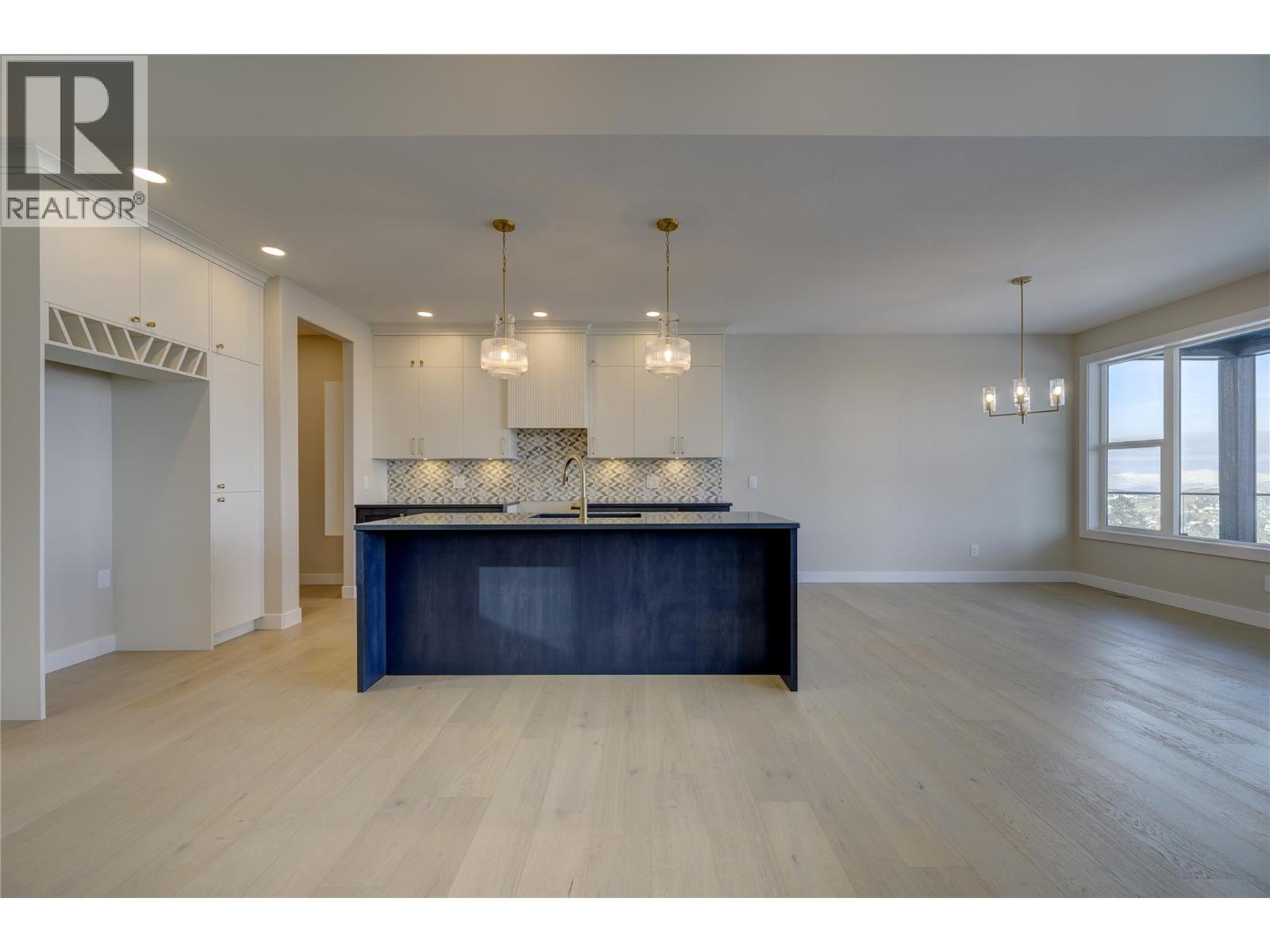 2138 Linfield Drive Property Photo 7