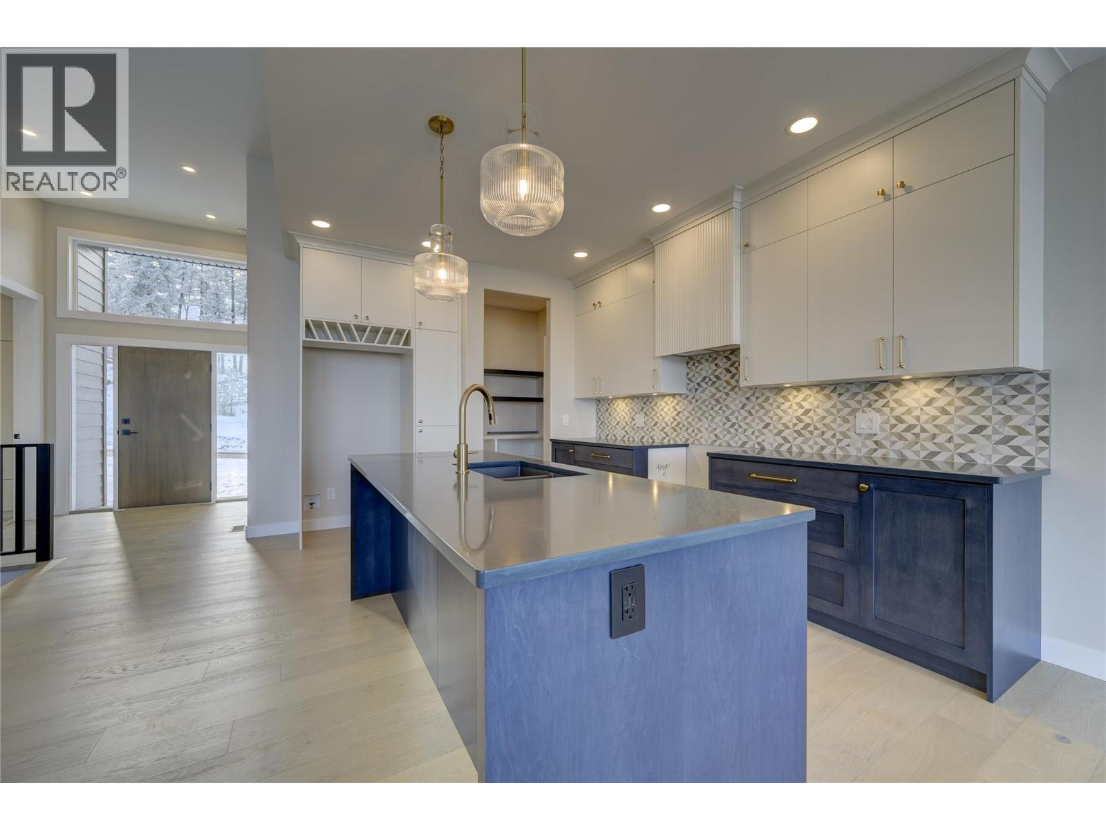 2138 Linfield Drive Property Photo 8