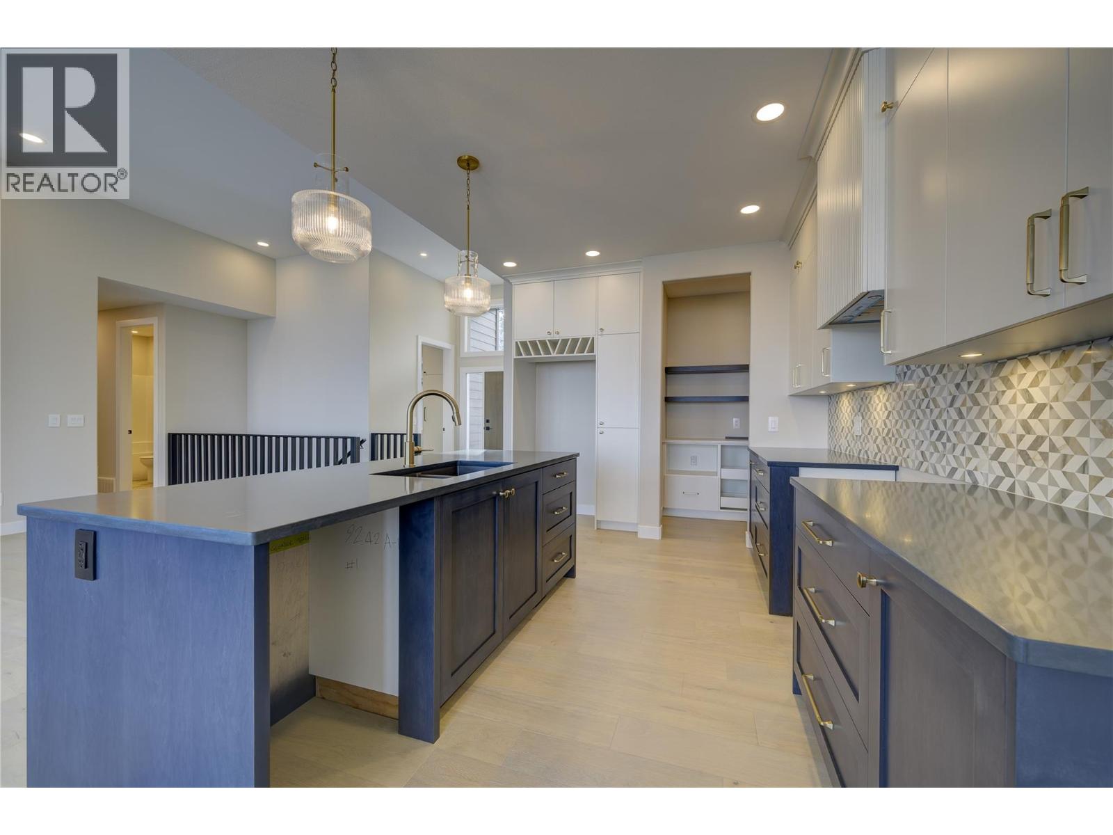 2138 Linfield Drive Property Photo 9