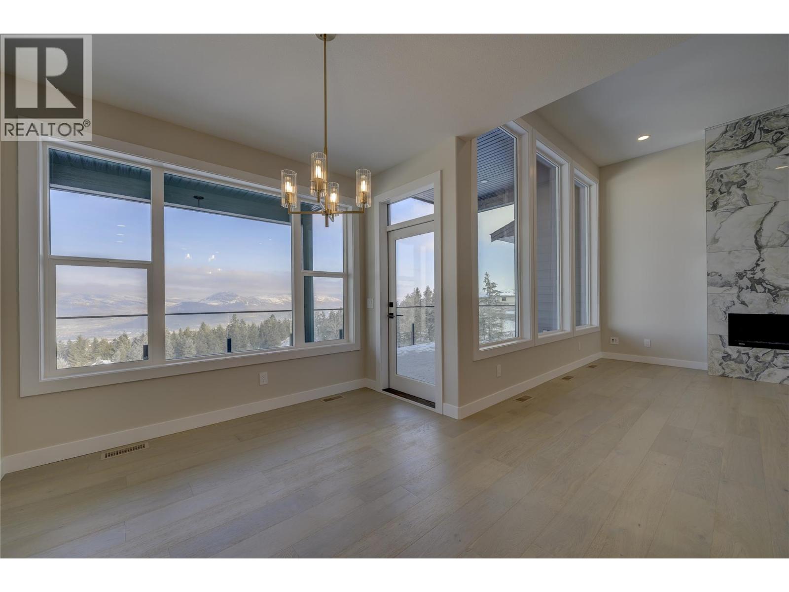 2138 Linfield Drive Property Photo 10