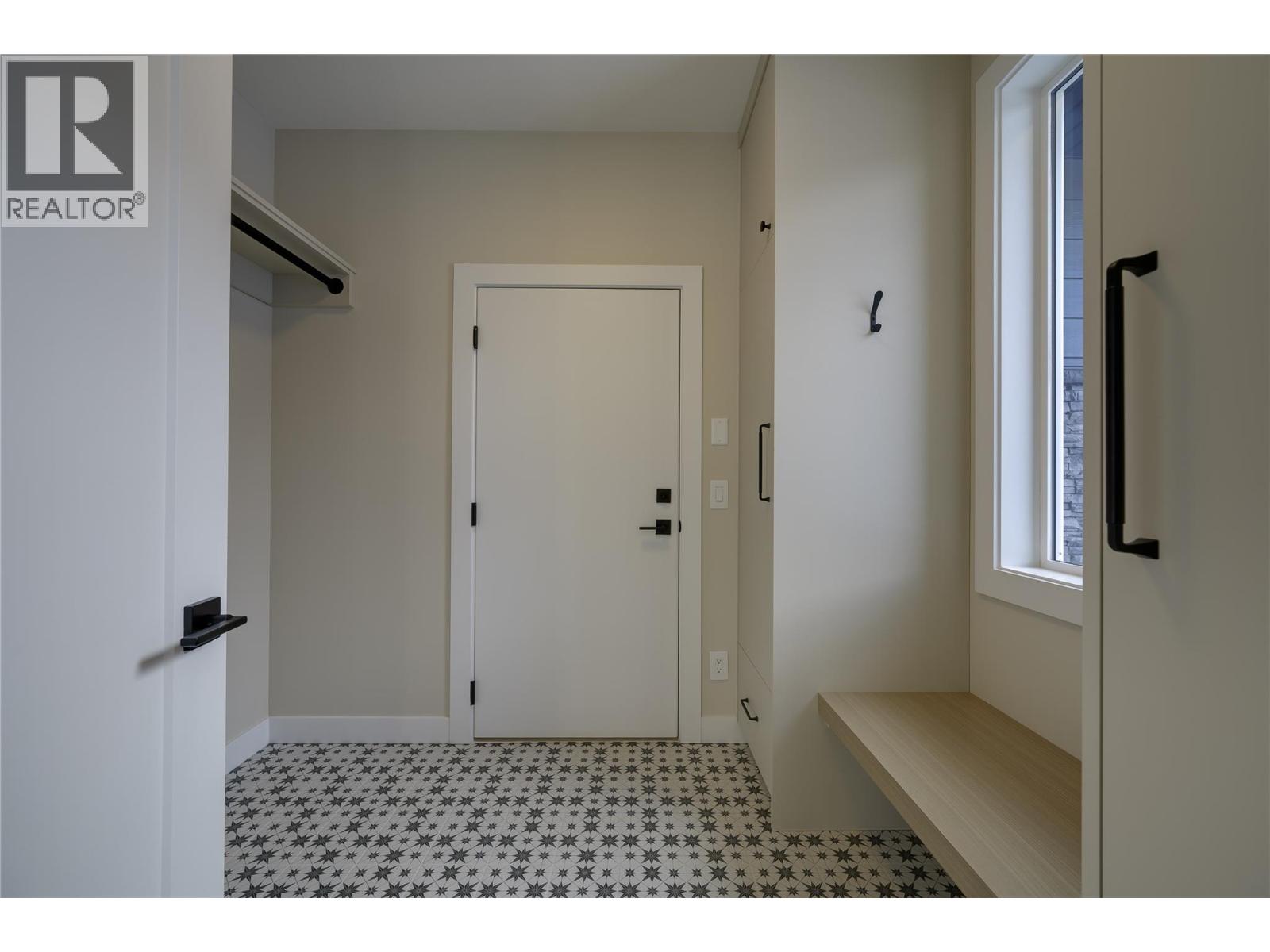 2138 Linfield Drive Property Photo 13