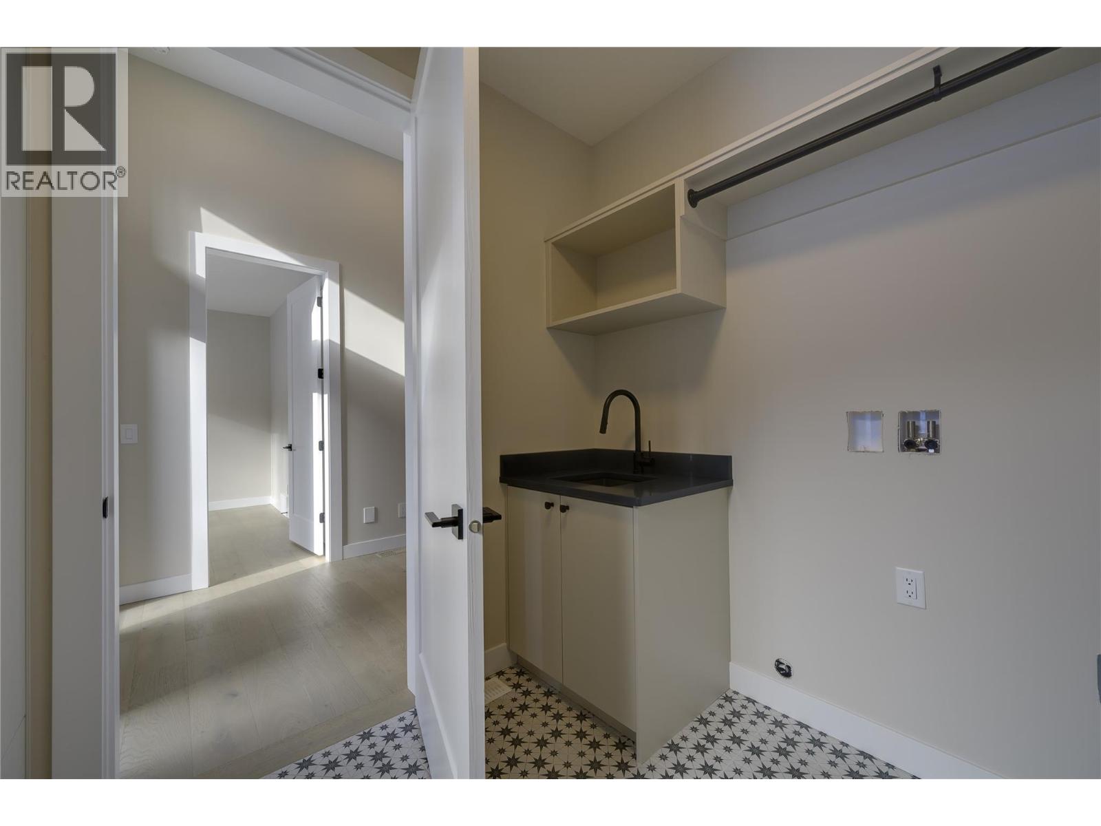 2138 Linfield Drive Property Photo 14