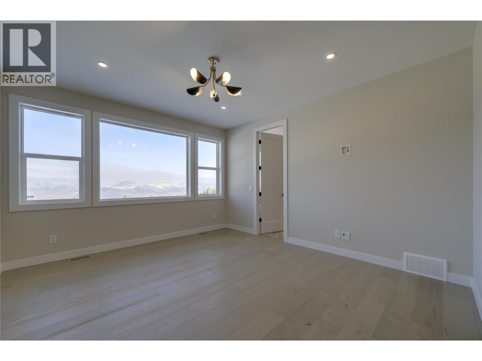 2138 Linfield Drive Property Photo 17