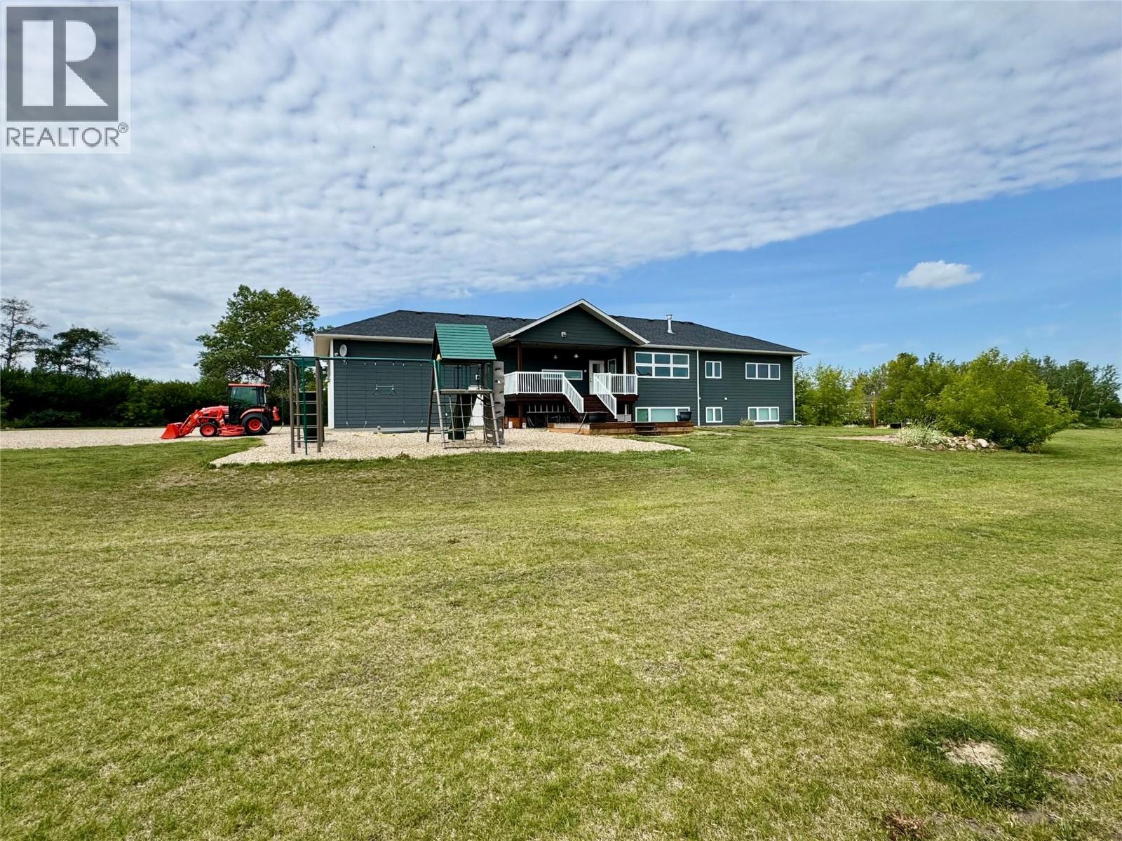6334 207 Road Property Photo 1