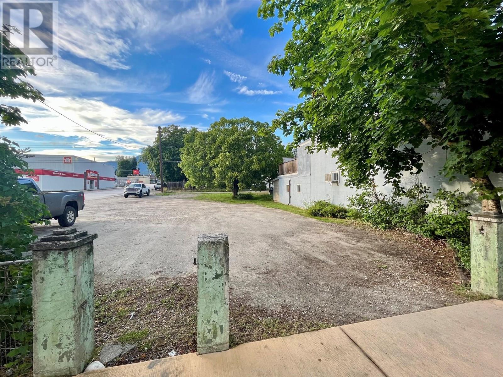 219 Broadway Street W Property Photo 6