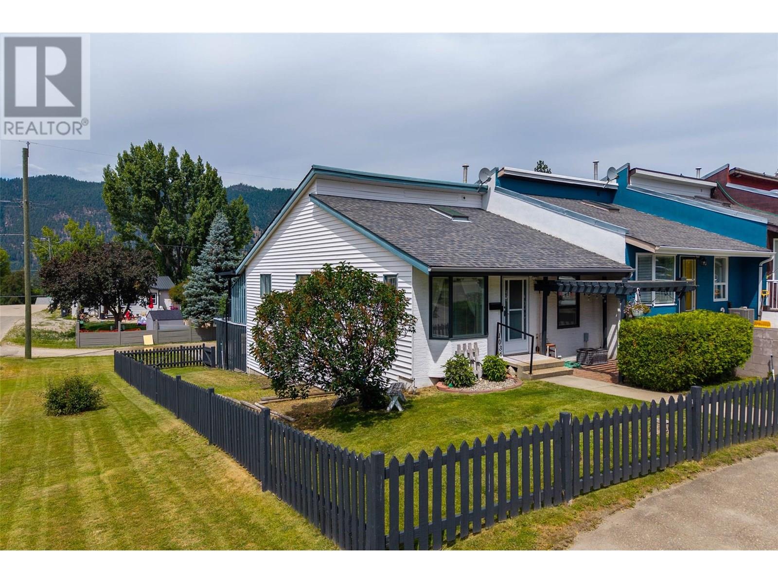 1036 Thompson Avenue Property Photo 1