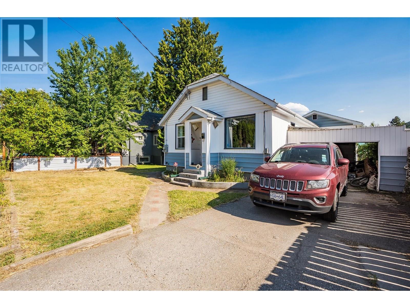 1216 1st Street Property Photo 1
